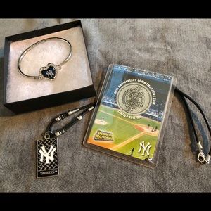 NEW YORK YANKEES NECKLACE BRACELET & COIN